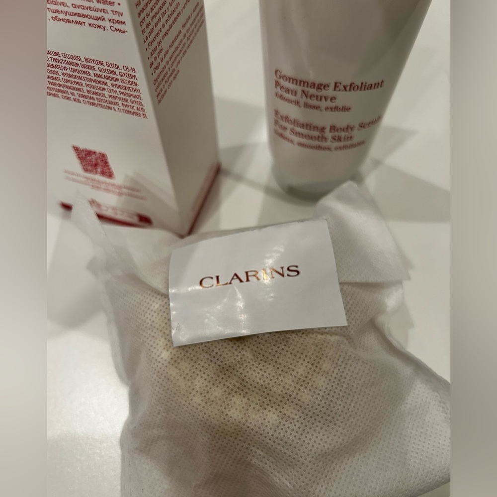 Brand New Clarins Exfoliating Body Scrub and Brush (sealed) - Picture 3 of 6
